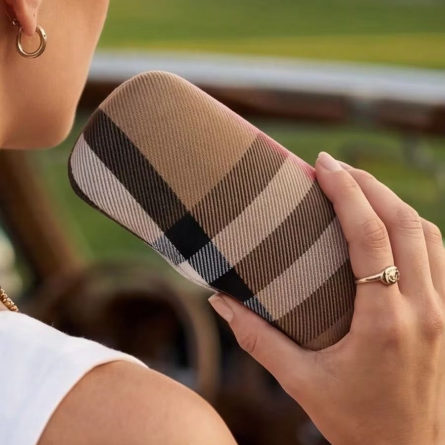 Burberry Limited Weinbraunes L – Luxury Bags Coach Bewertung und Preis